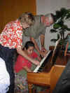 Sue-Neil-and-Ricardo-piano-.jpg (28959 bytes)